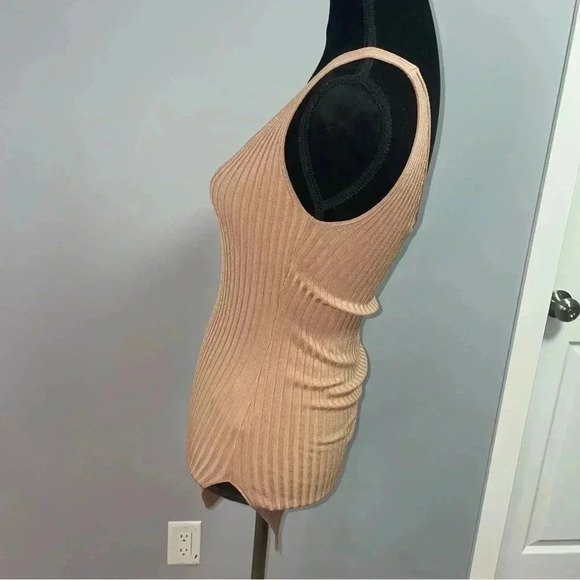 Aritzia -  Babaton Manor Sweater - Ribbed Tank - Picture 7 of 8